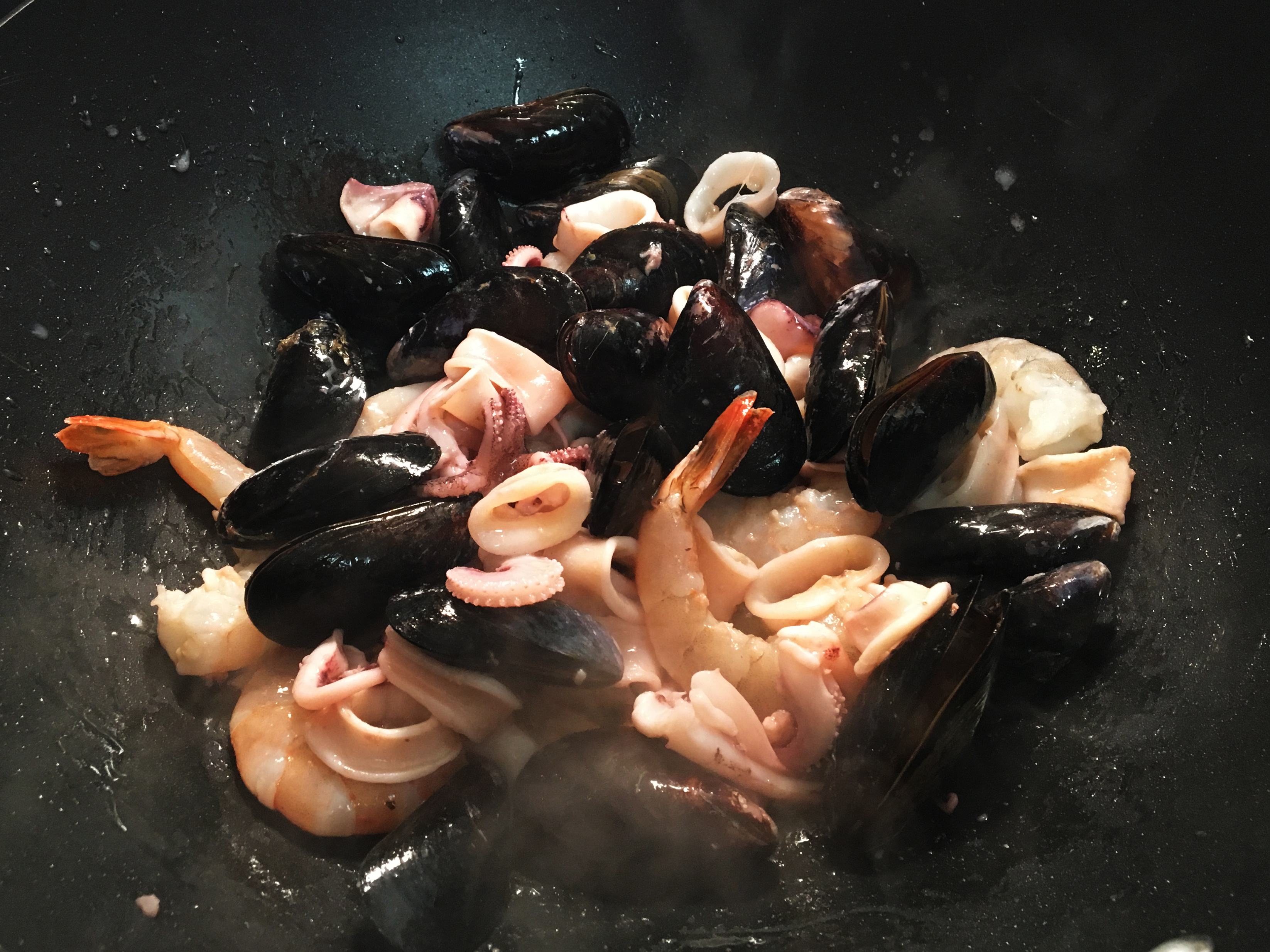 25分钟搞定Paella西班牙海鲜饭的做法 步骤3