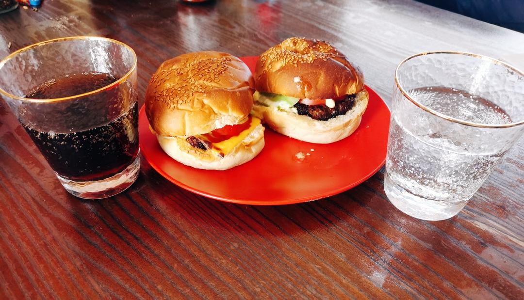 常备餐之好吃多汁的汉堡牛肉饼