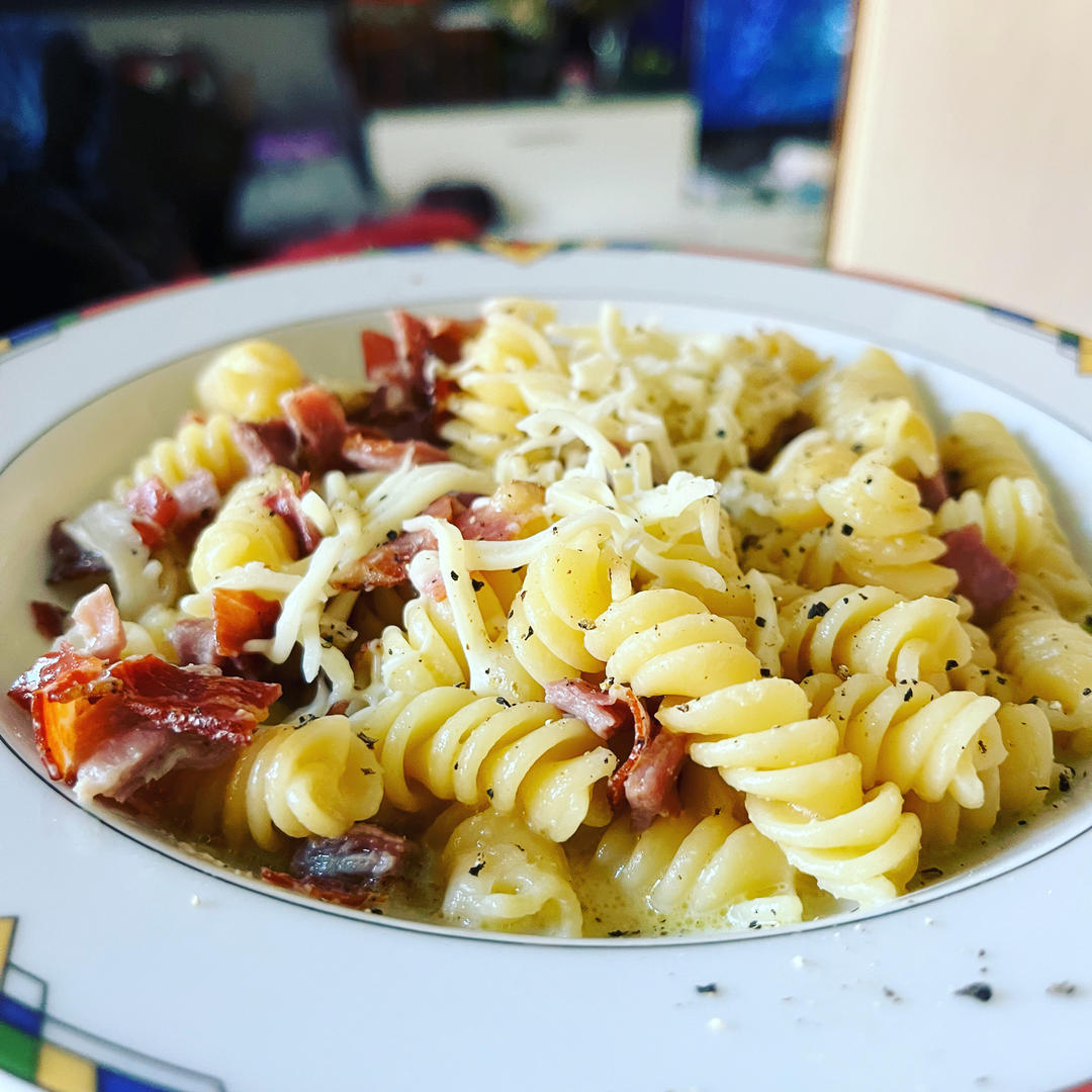 白蘑菇奶油培根意面