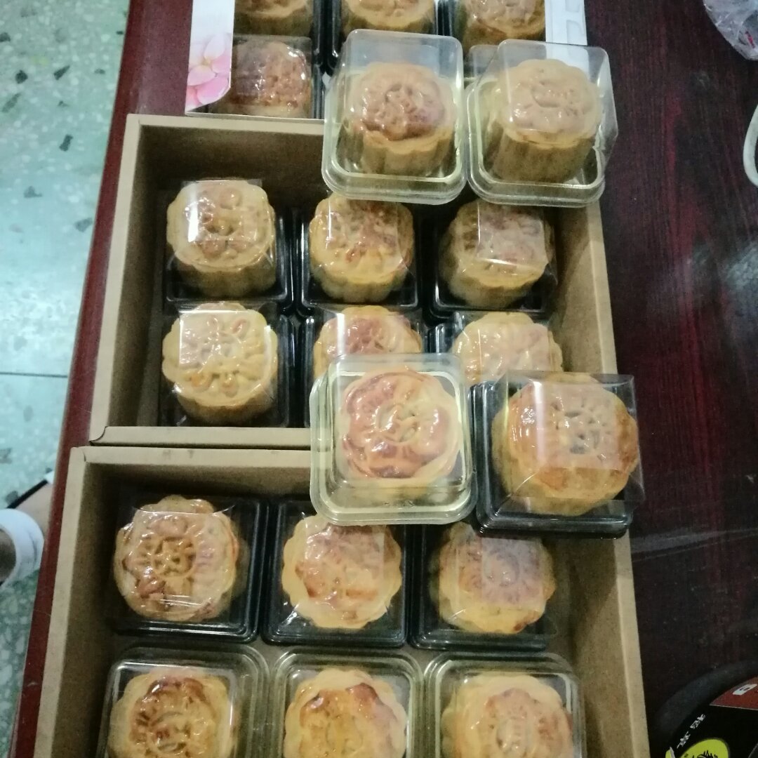 广式月饼—蛋黄莲蓉月饼