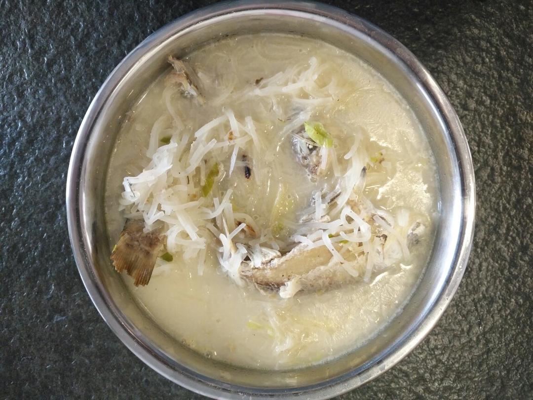 女人汤-鲫鱼萝卜丝汤