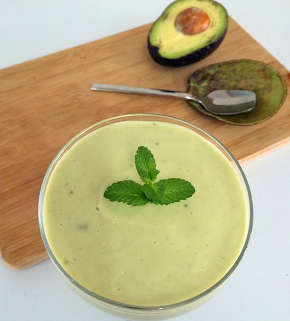 二狗的小乖乖做的牛油果香蕉薄荷奶昔