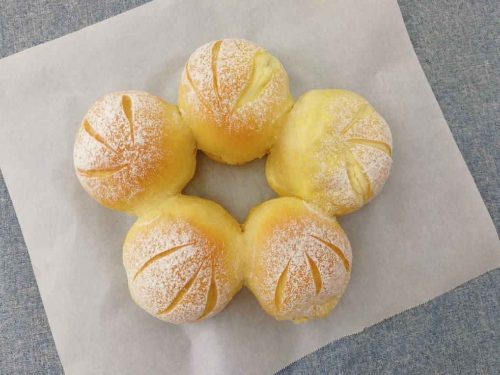 皇冠软欧（仿原麦山丘，中种法）——洋葱面团+大口咸奶酪馅儿的做法