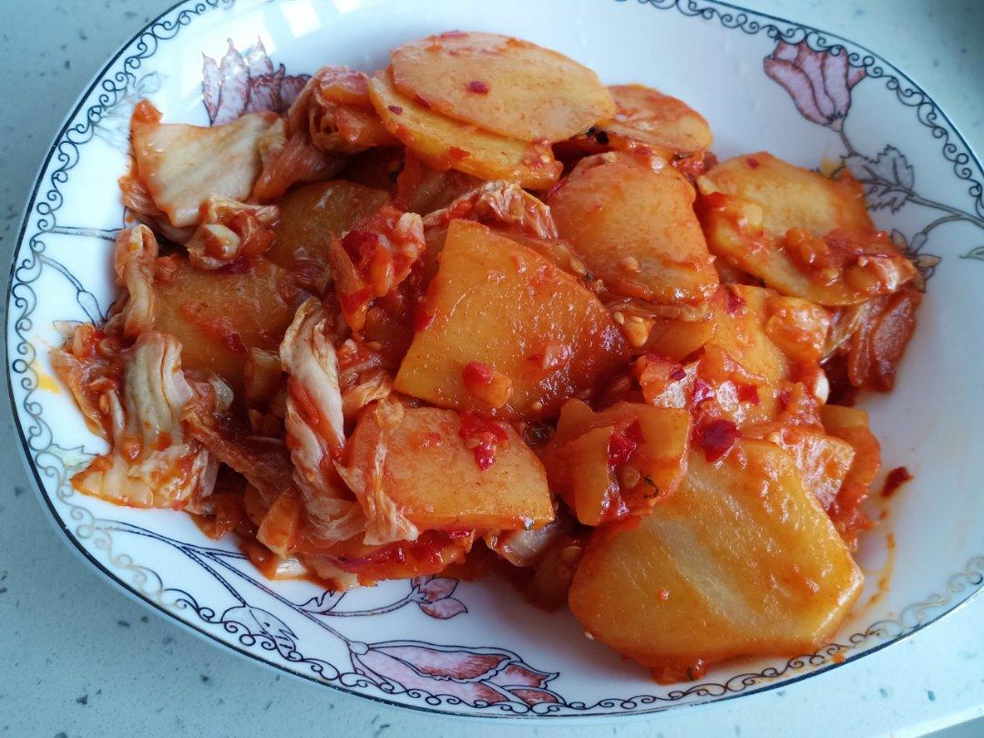 辣白菜五花肉炒土豆片