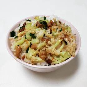 低脂炒饭（鸡胸肉花菜杂粮饭）