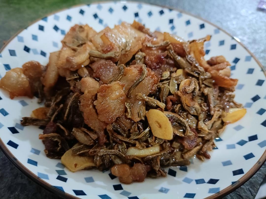 这个干豆角烧五花肉，真的太太太费米饭了🤣