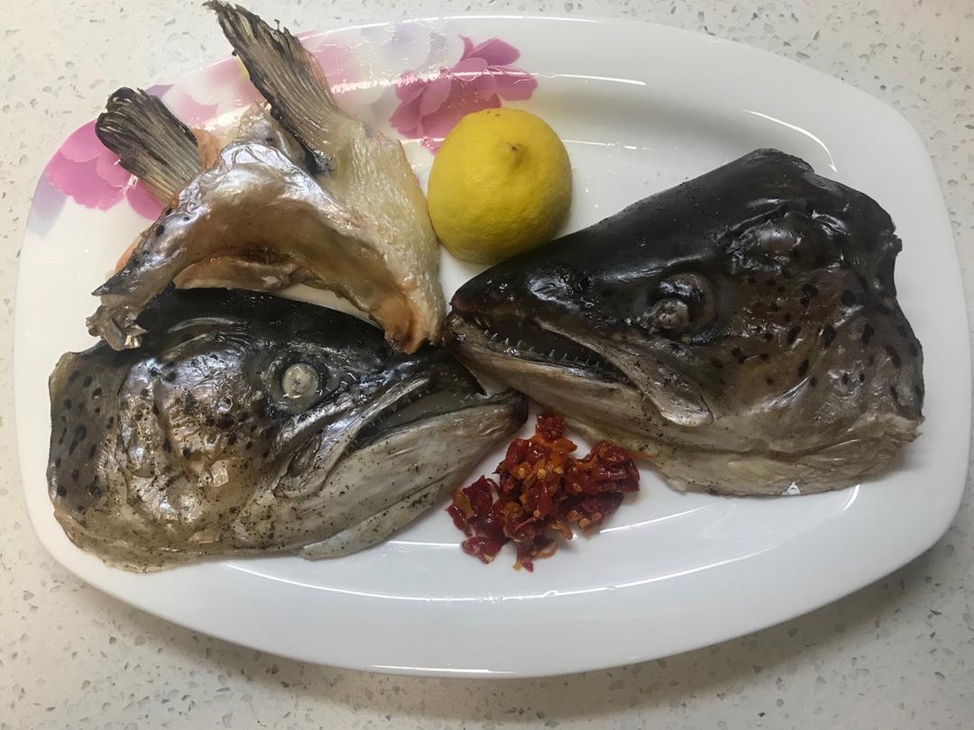 日式盐烤三文鱼头