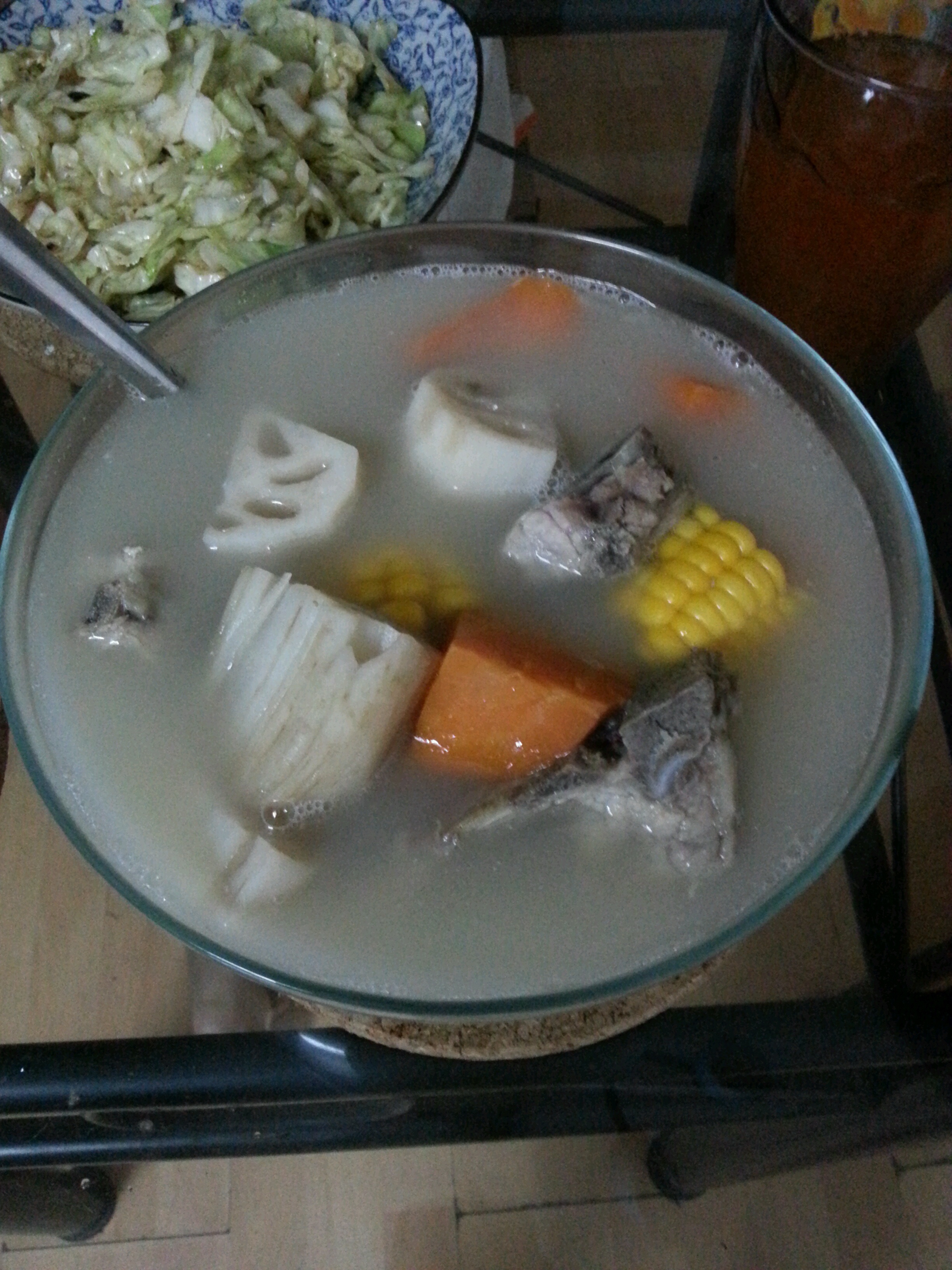 莲藕玉米排骨汤