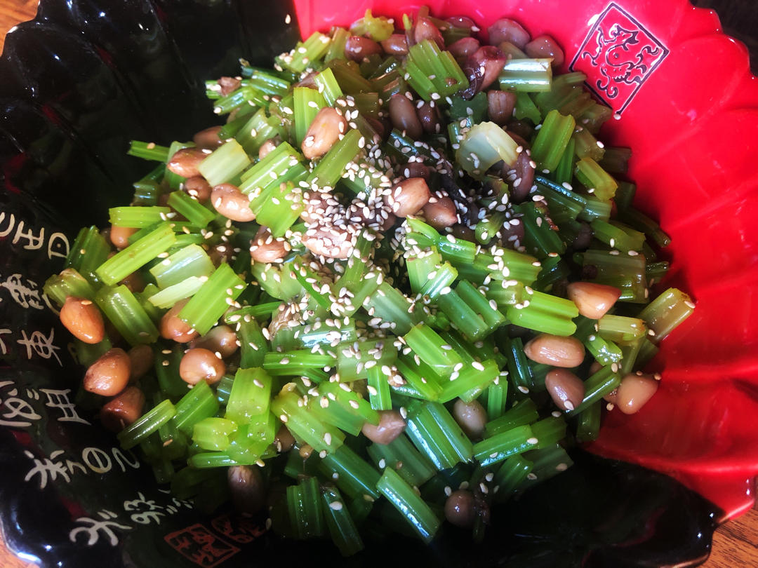 凉拌芹菜花生米胡萝卜