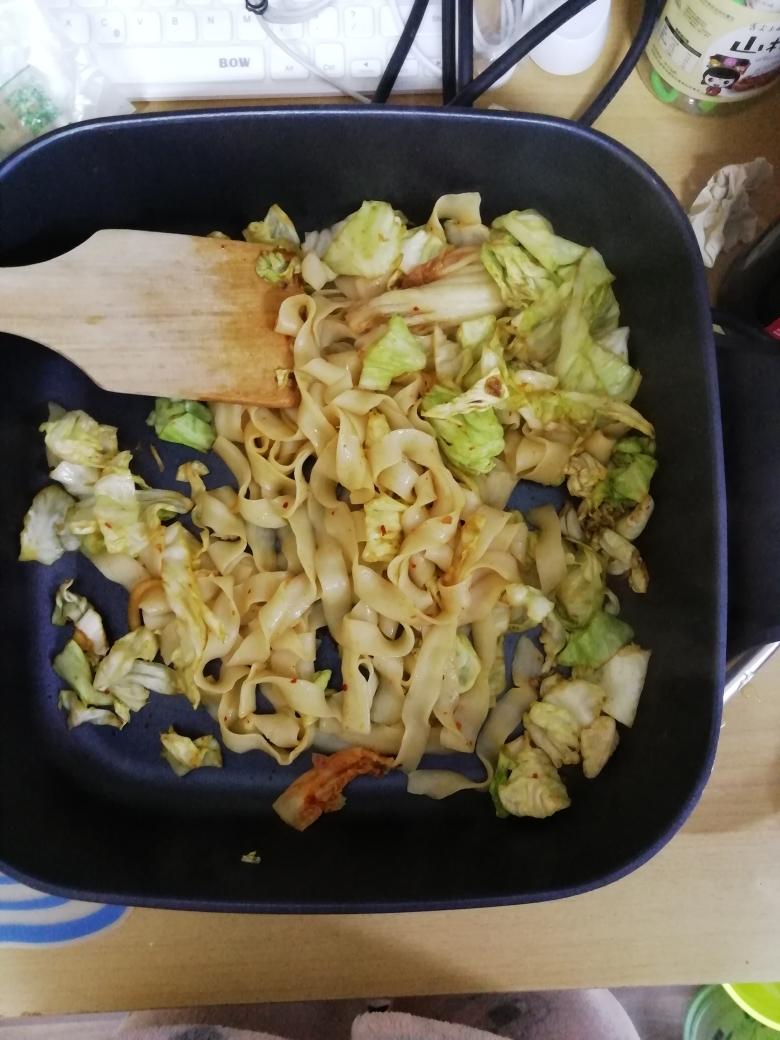 包菜炒面的做法