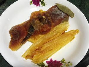 广东花胶响螺炖鸡汤的做法 步骤1