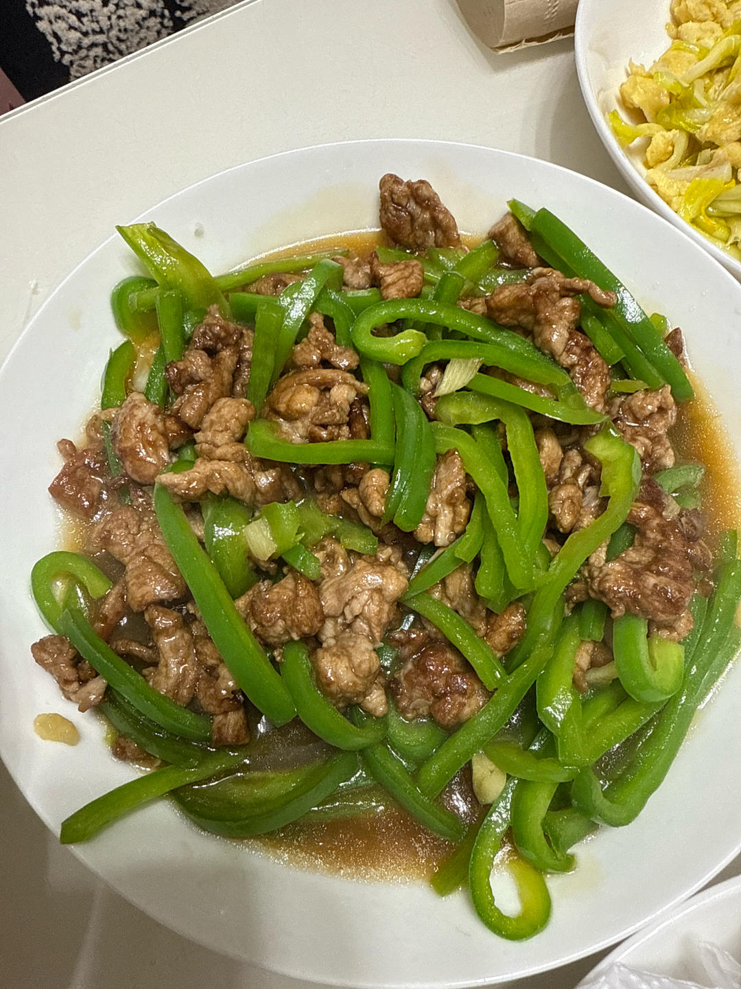 青椒肉丝，这样炒太好吃了。
