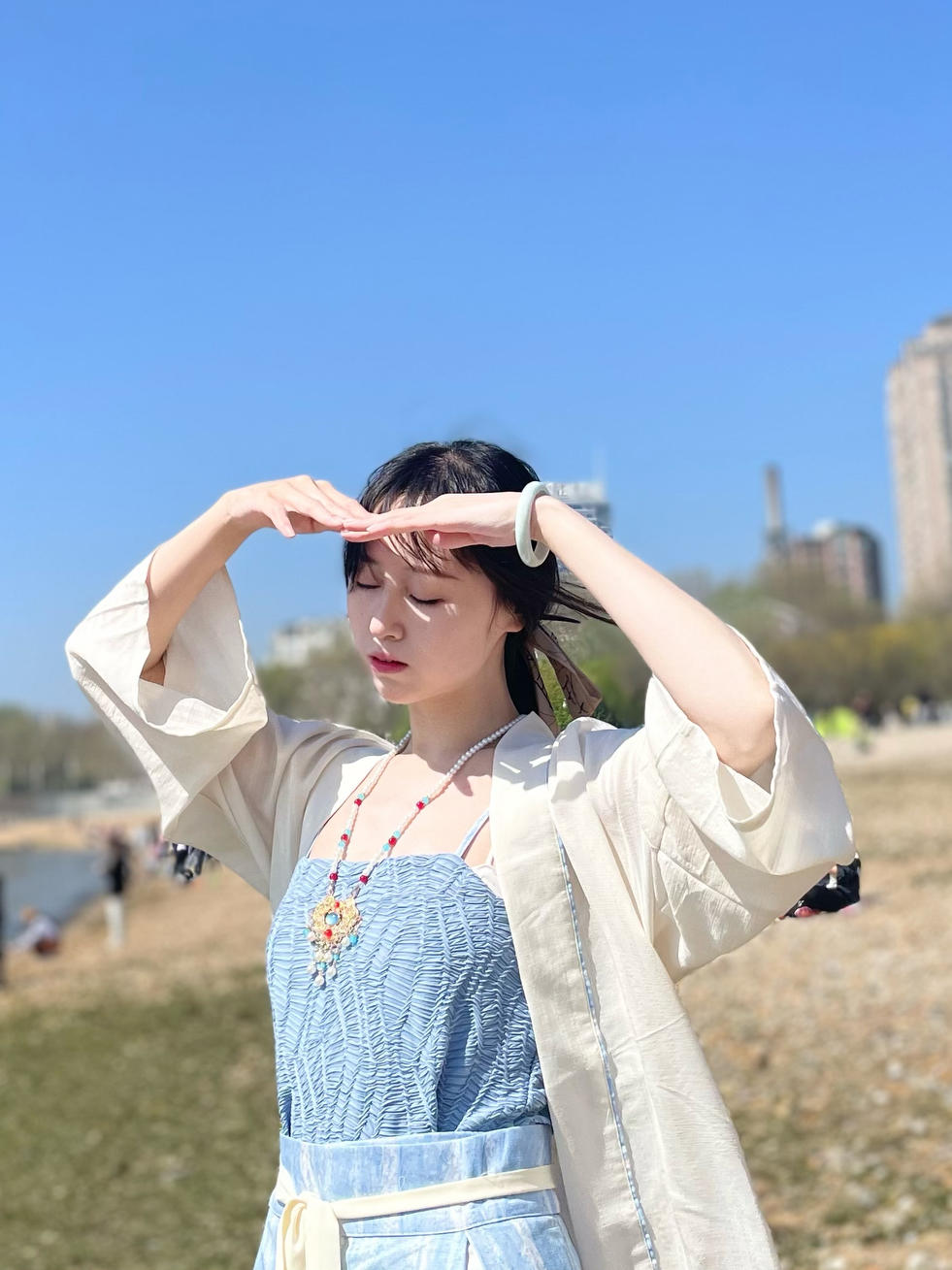 集市里的养猫者mio