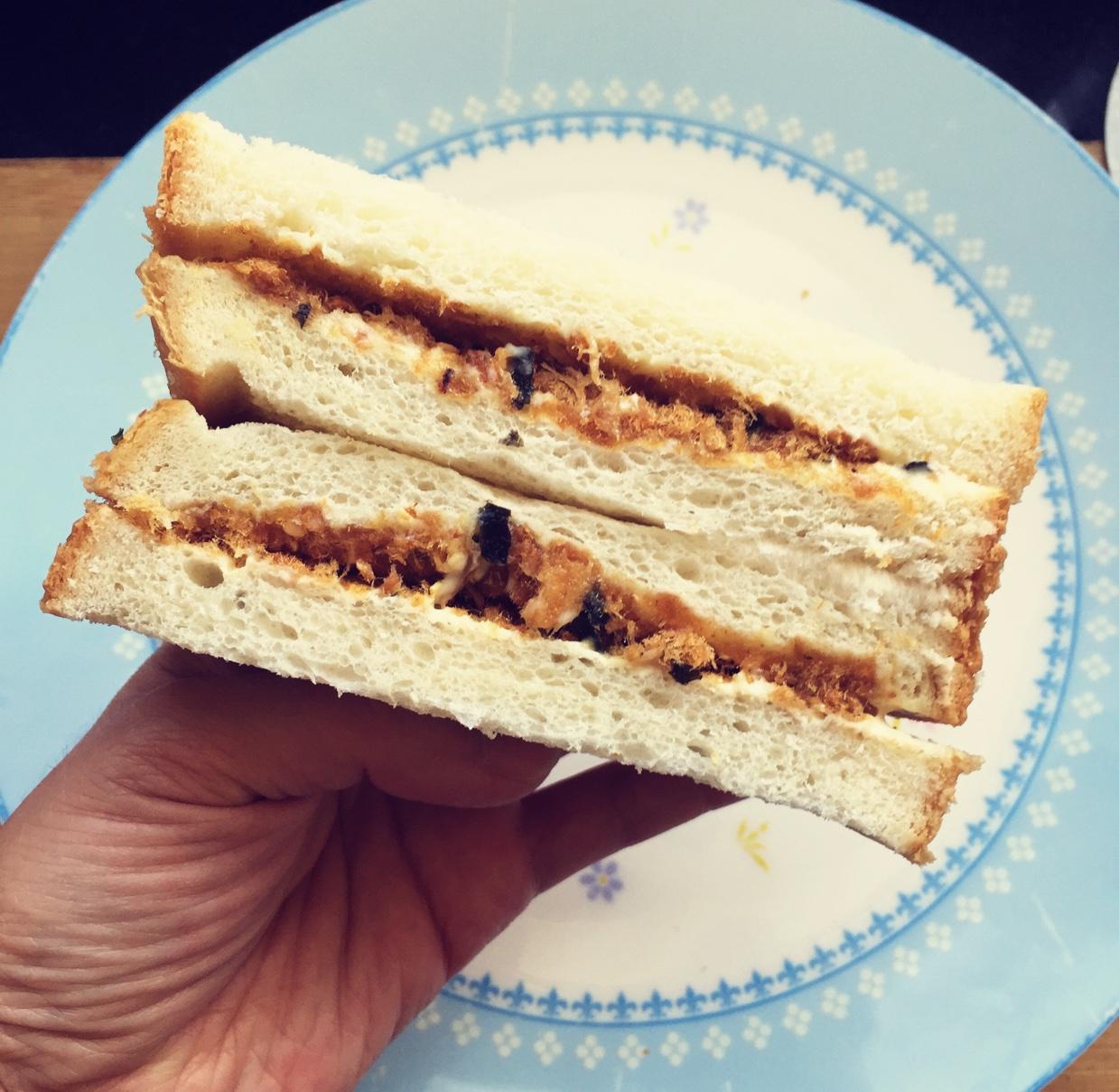 5分钟快手早餐——海苔肉松三明治的做法
