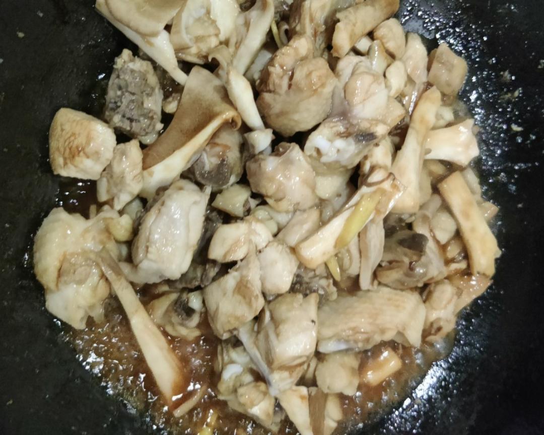 猪肚菇鸡块的做法 步骤3