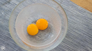 米粉蛋黄球的做法 步骤1