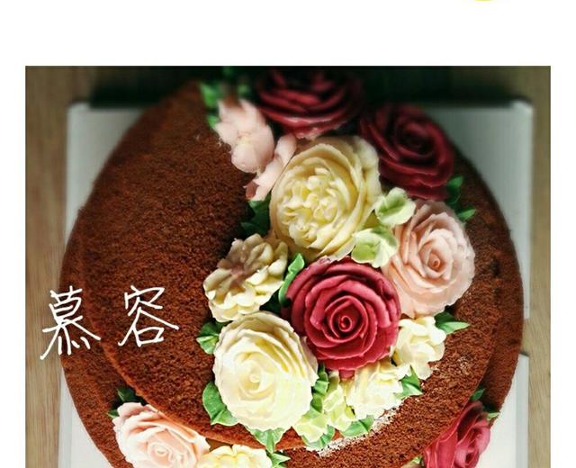 韩式裱花的海绵裸蛋糕