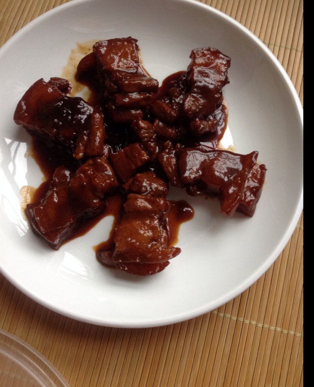 吃着碗里望着锅里的红烧肉