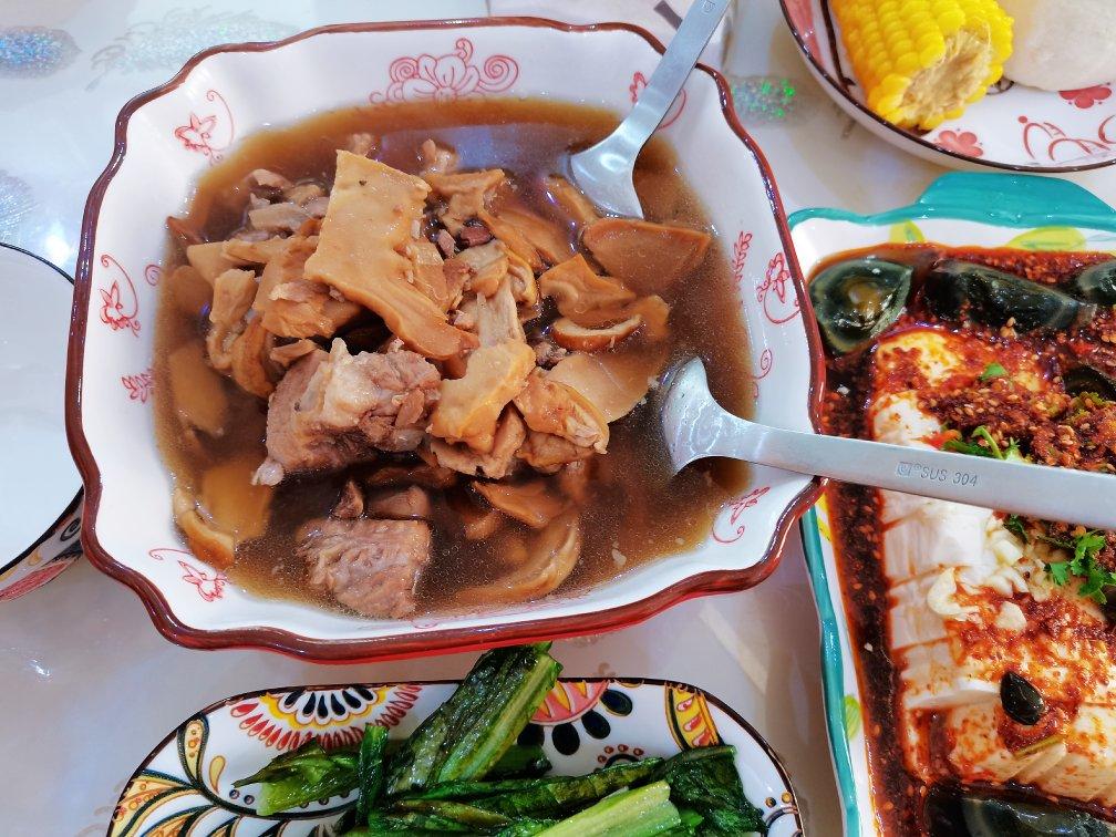 松茸排骨汤