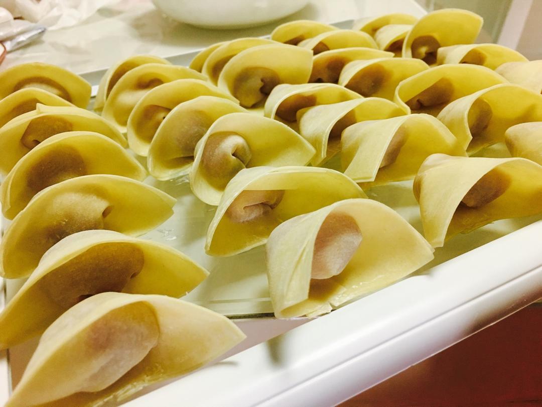 虾仁猪肉胡萝卜馄饨-附剥活虾技巧.几种馄饨包法