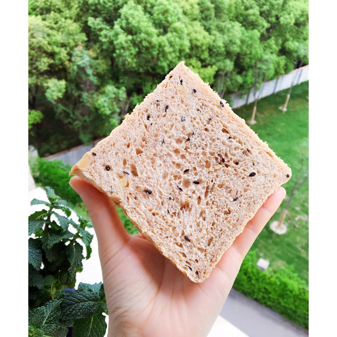 亚麻籽全麦面包