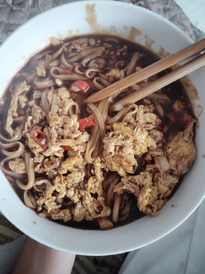 香到舔盘子🉐️荷包蛋焖面🍜超满足❗️