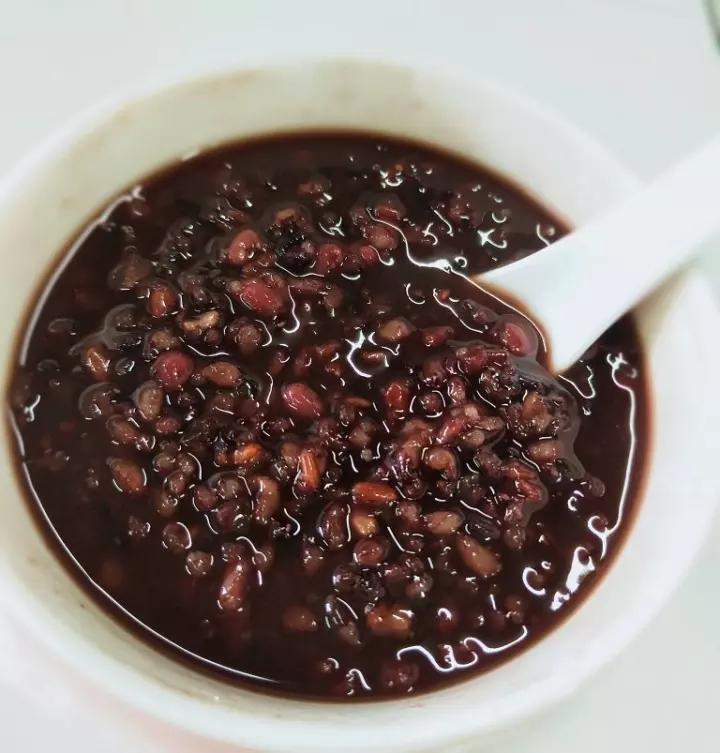 养颜补肾黑米粥