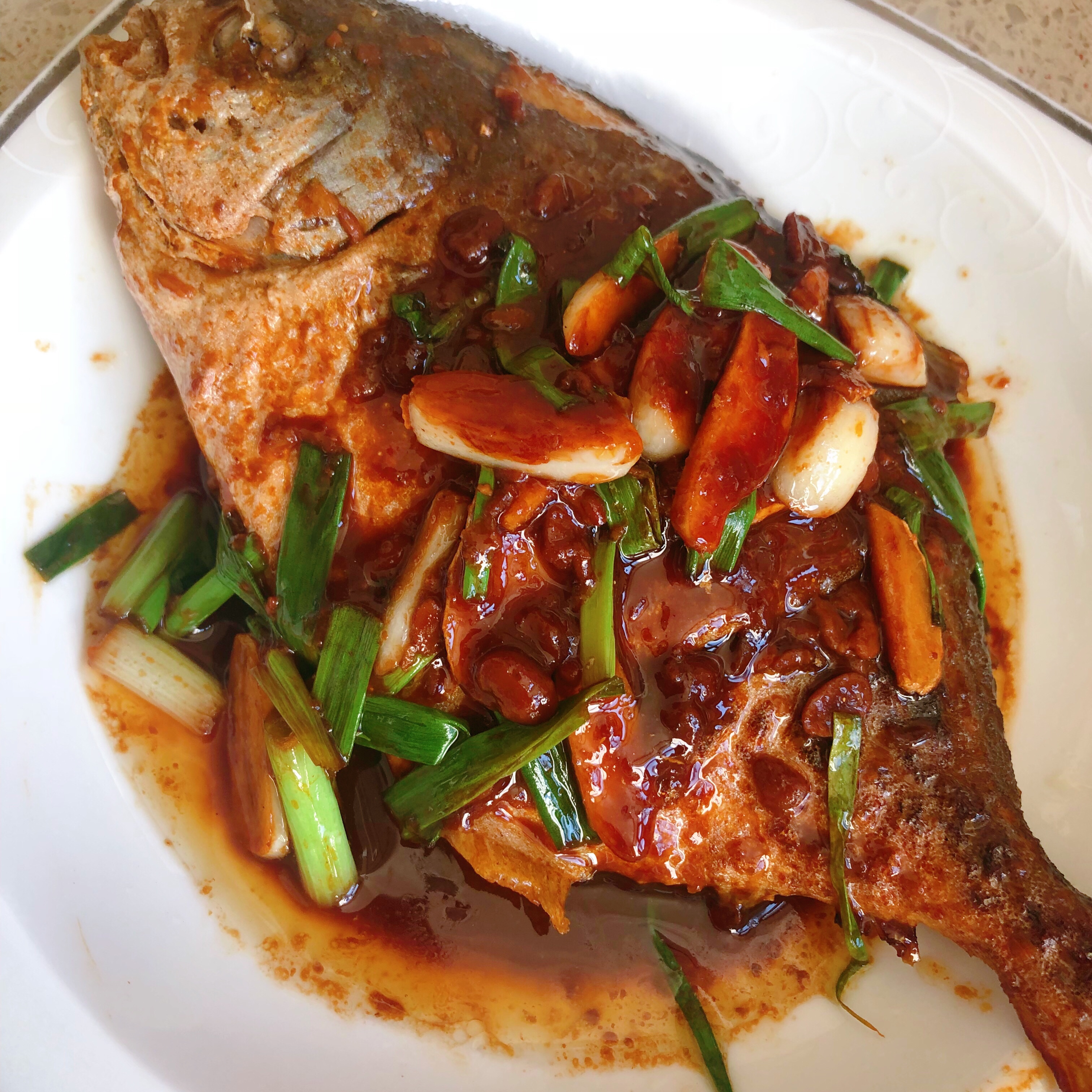 酱烧金鲳鱼（适用于所有红烧的鱼类）的做法
