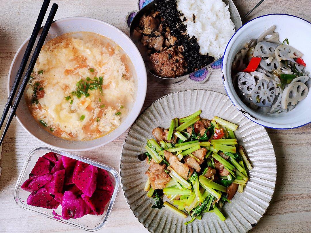 芹菜炒五花肉