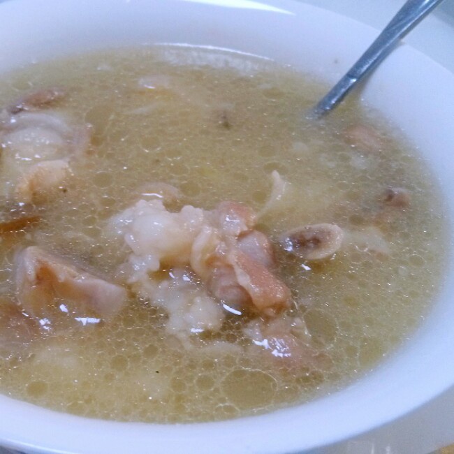 黄豆花生猪脚汤