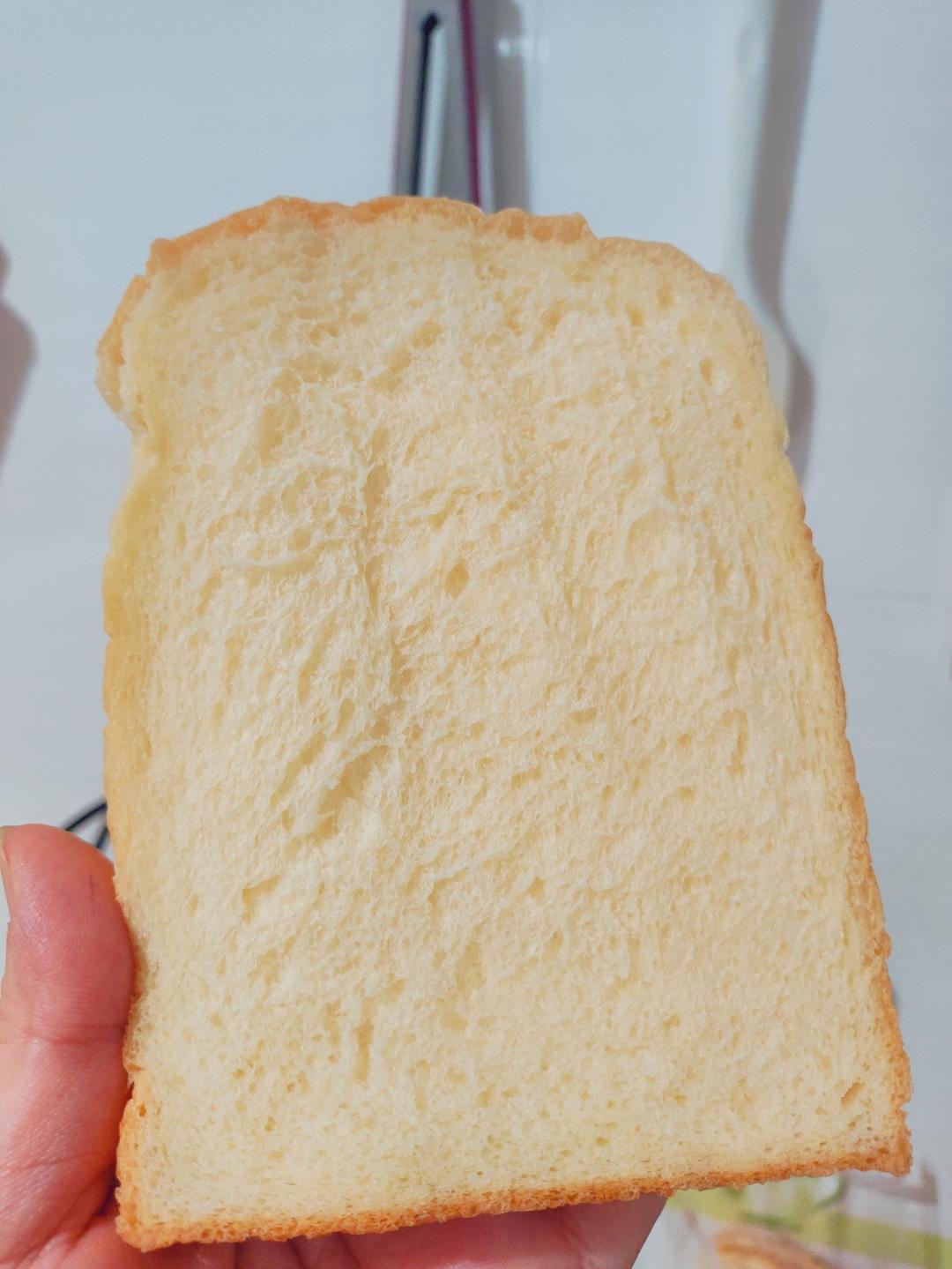 两条超级软的甜甜吐司