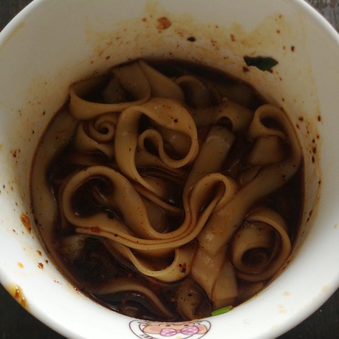 厨房小白都会的超级简单过瘾的酸辣粉