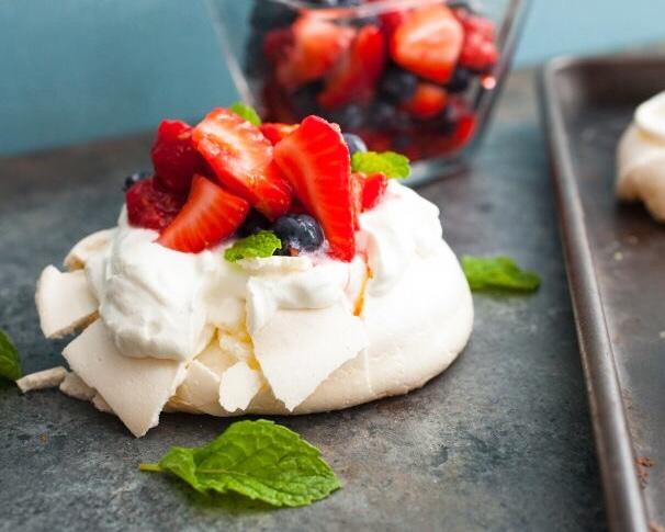 帕夫洛娃(奶油蛋白甜饼)的做法