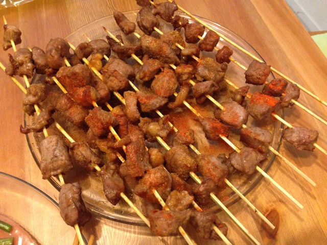 生烤羊肉串