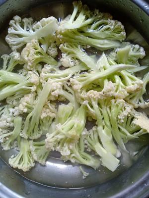 🍅炒有机花菜😘的做法 步骤1