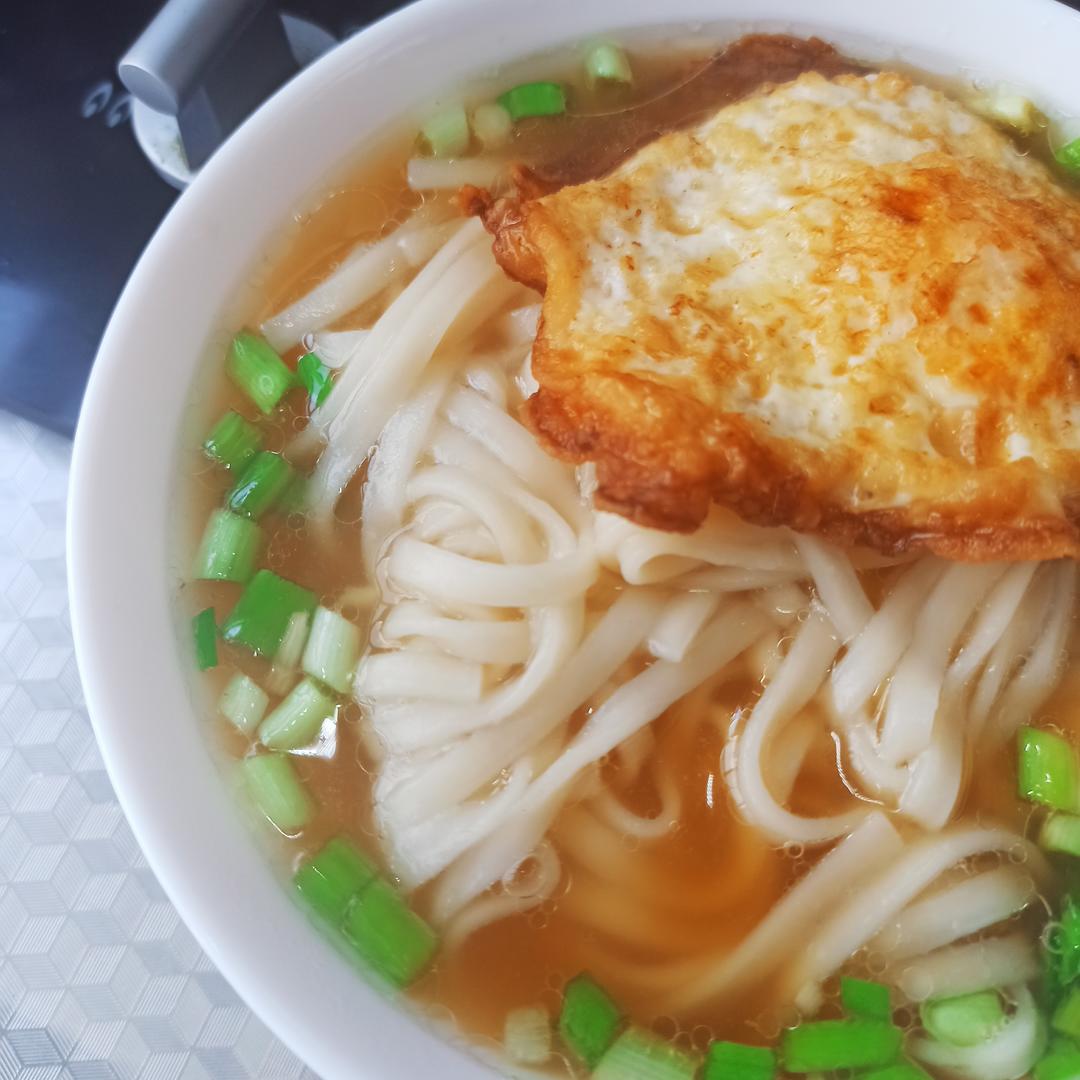 好简单的葱花面条，又鲜又香，早餐来一碗太舒服