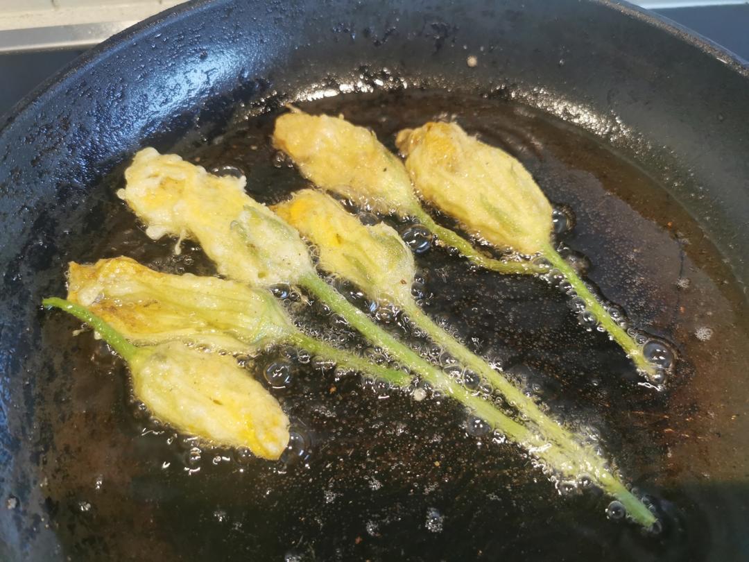 油炸南瓜花（复制舌尖美味）