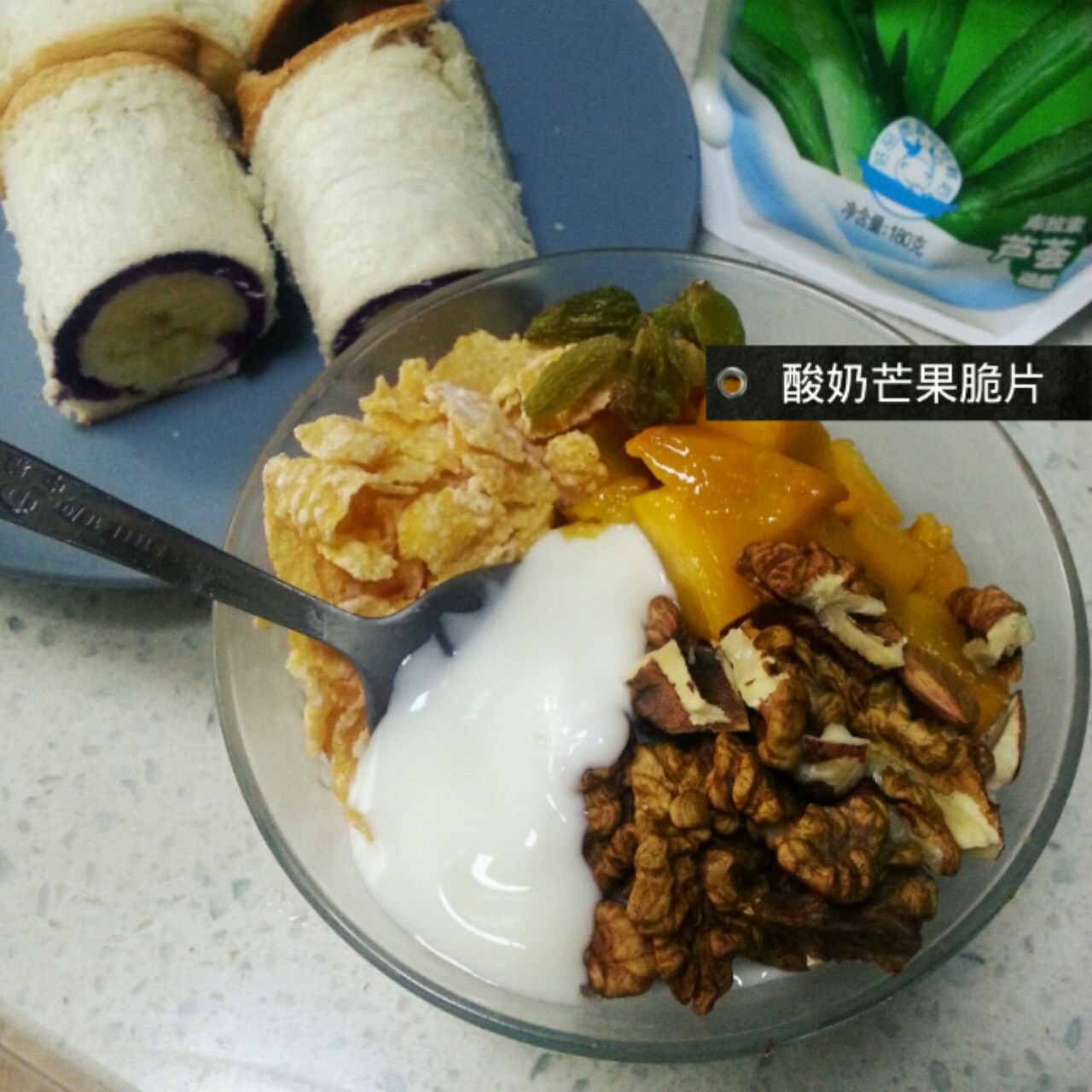 酸奶燕麦水果早餐粥
