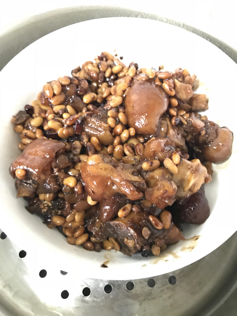 一夹就断的黄豆焖猪蹄