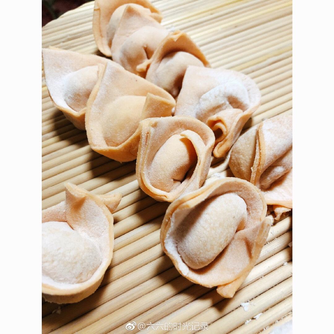 西葫芦洋葱香菇肉馅馄炖