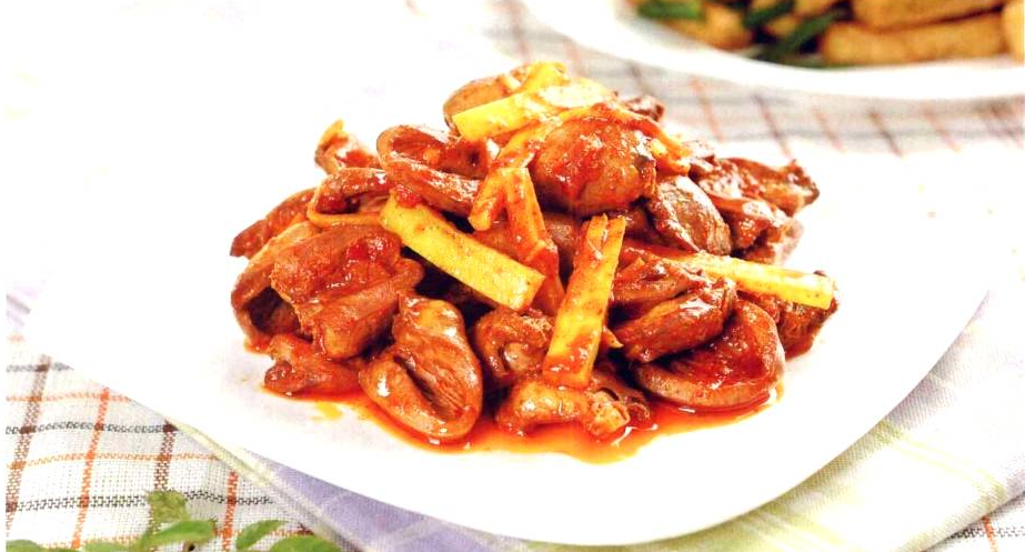 芹菜干煸鸡心（比猪肉好吃又鲜味，还更便宜）