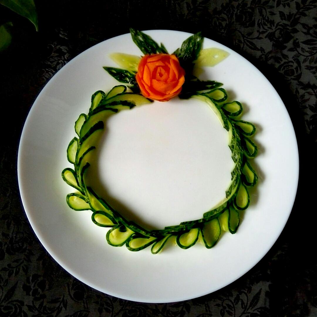 妍妍妈ada做的简单美丽的盘饰(3)——雕刻花的围边与叶子