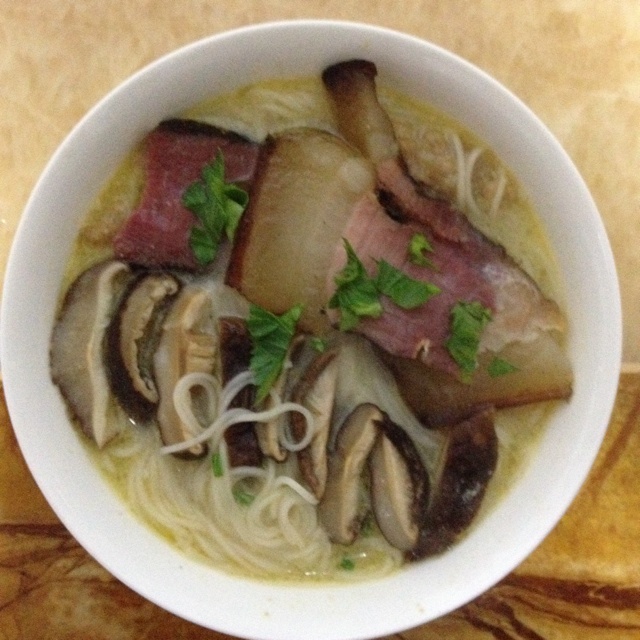 鲜鱼汤面