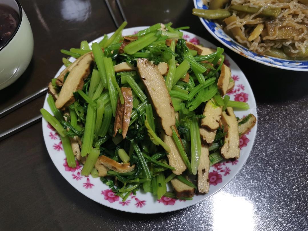芹菜炒香干