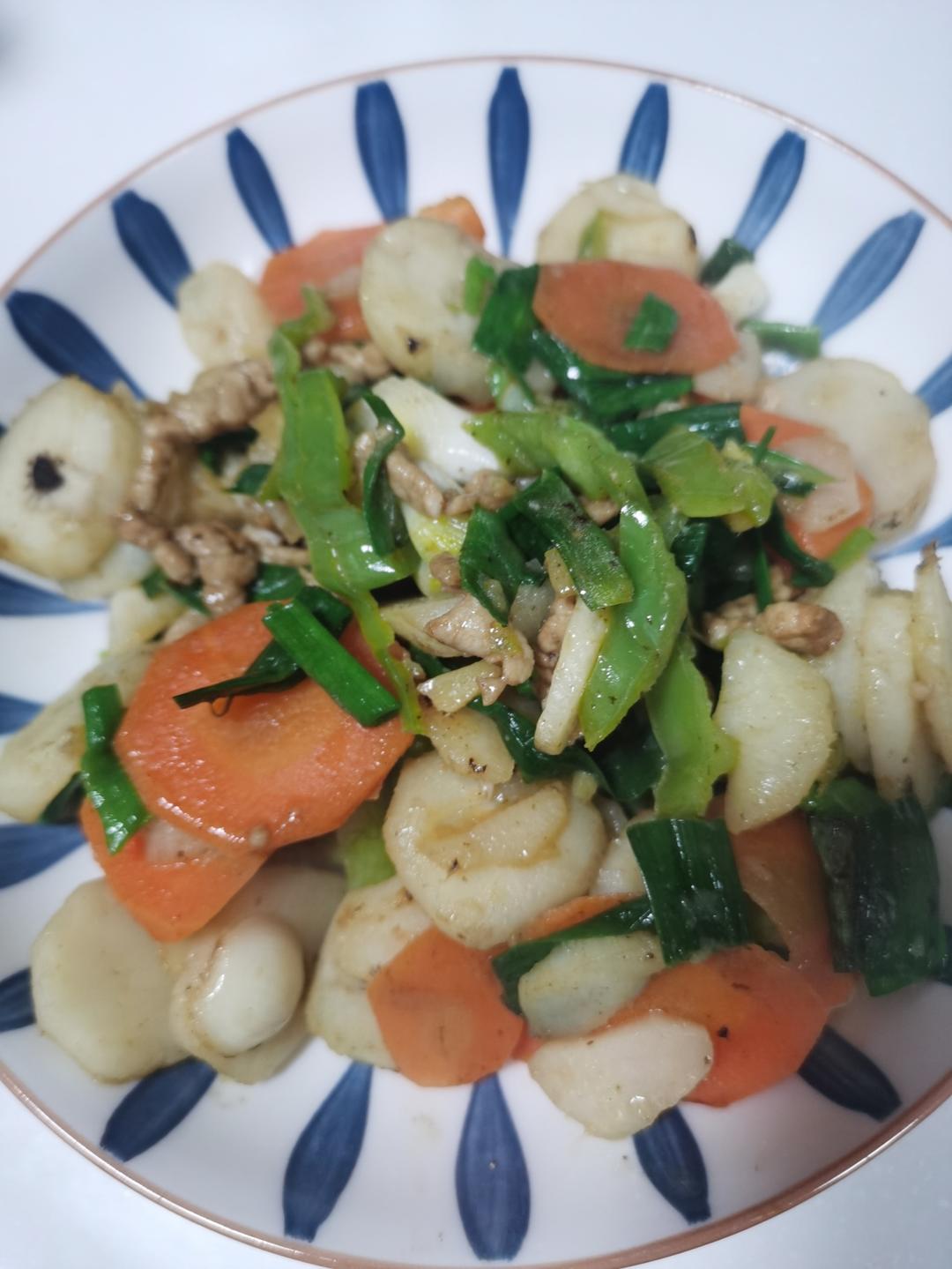 有它就不肯离桌～马蹄木耳青蒜炒肉丝
