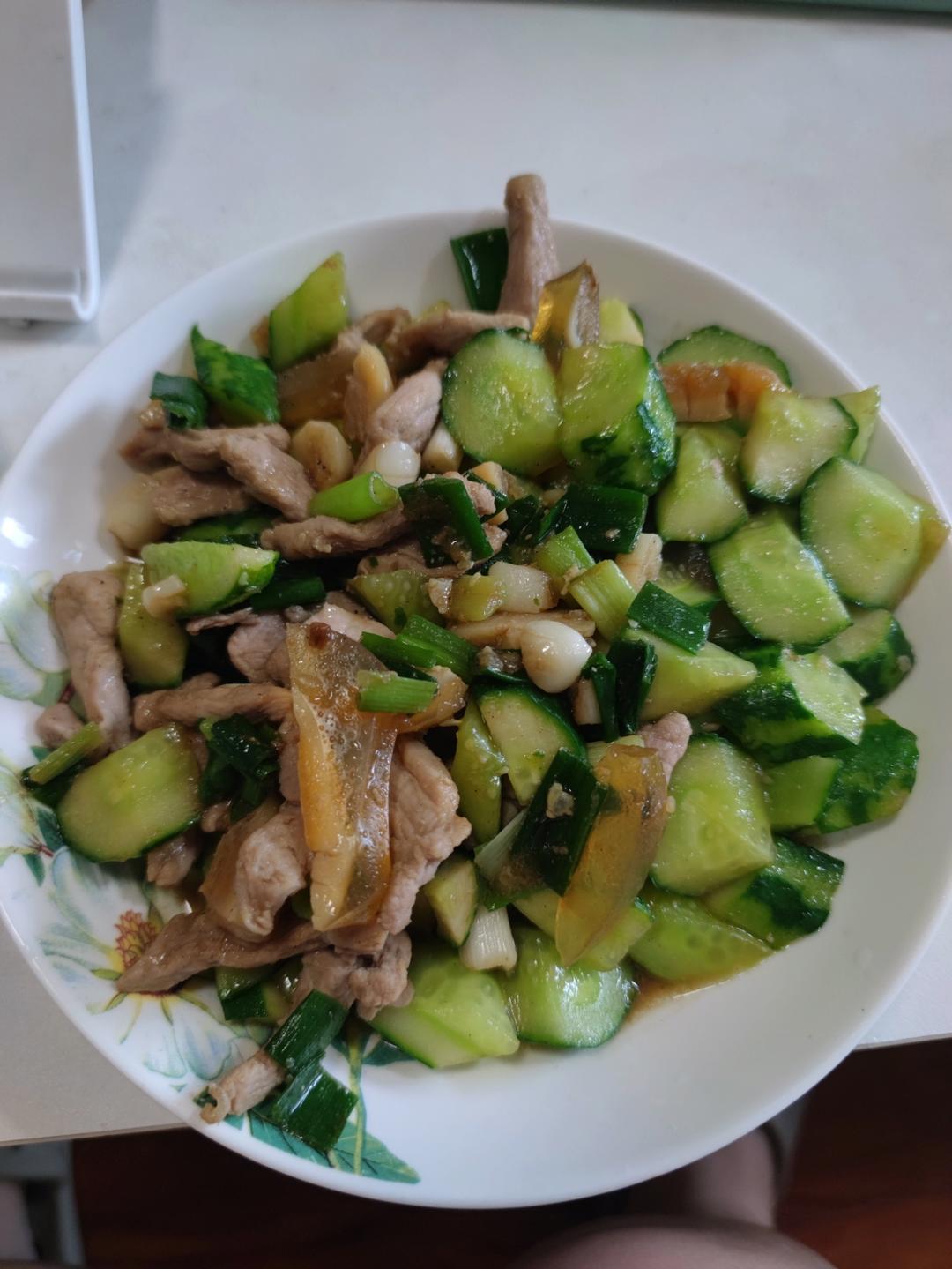 厨师长教你：“青瓜皮蛋汤”的家常做法，汤鲜味美，清香开胃