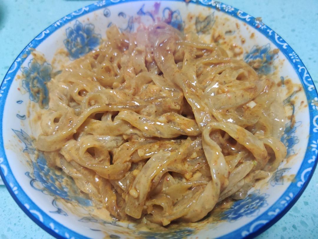 秒杀小夜市的麻酱流汁宽粉