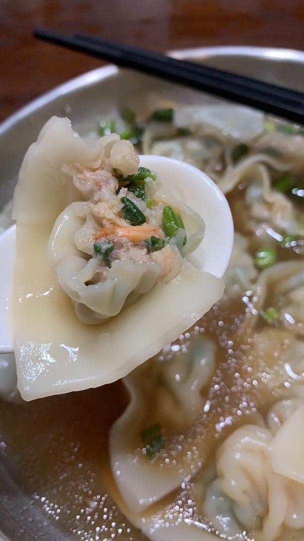 学习做饭的小兔几做的余味无穷之荠菜虾仁大馄饨