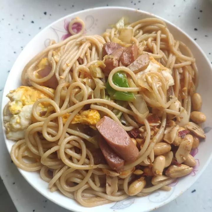 【卷心菜洋葱炒蛋意面】营养均衡的一人食