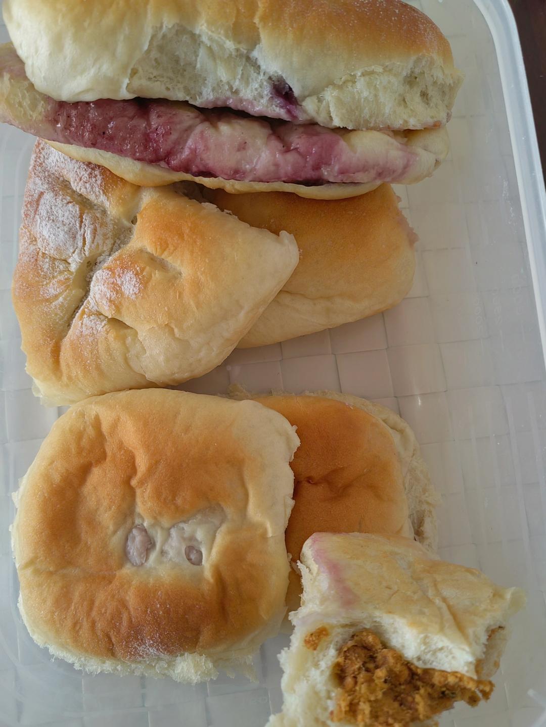 内馅满满的芋泥面包